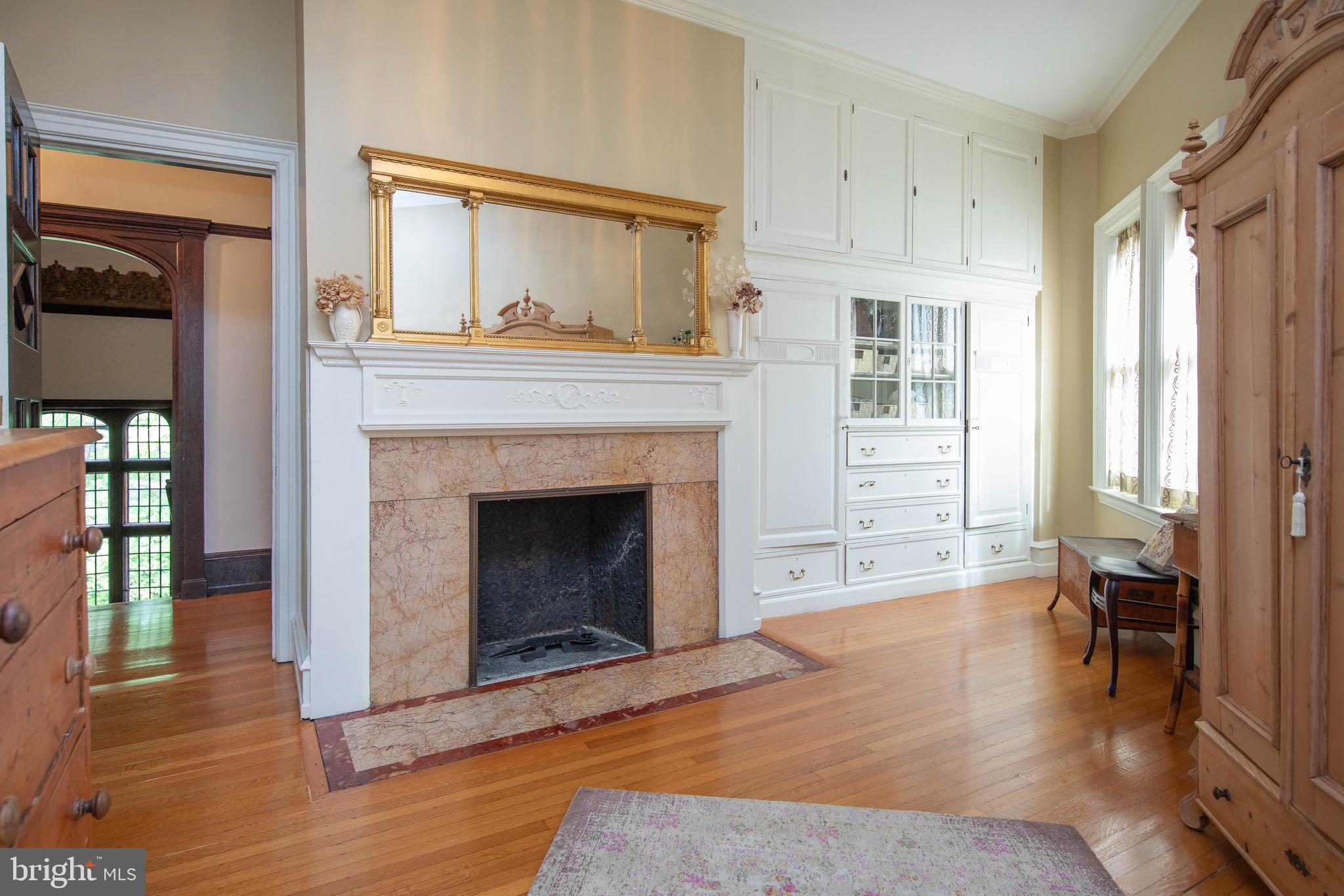 CHESTNUT HILL - Residential