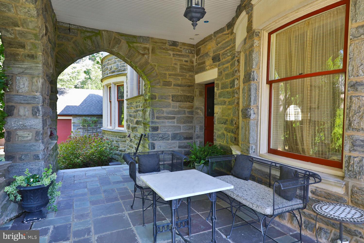 CHESTNUT HILL - Residential