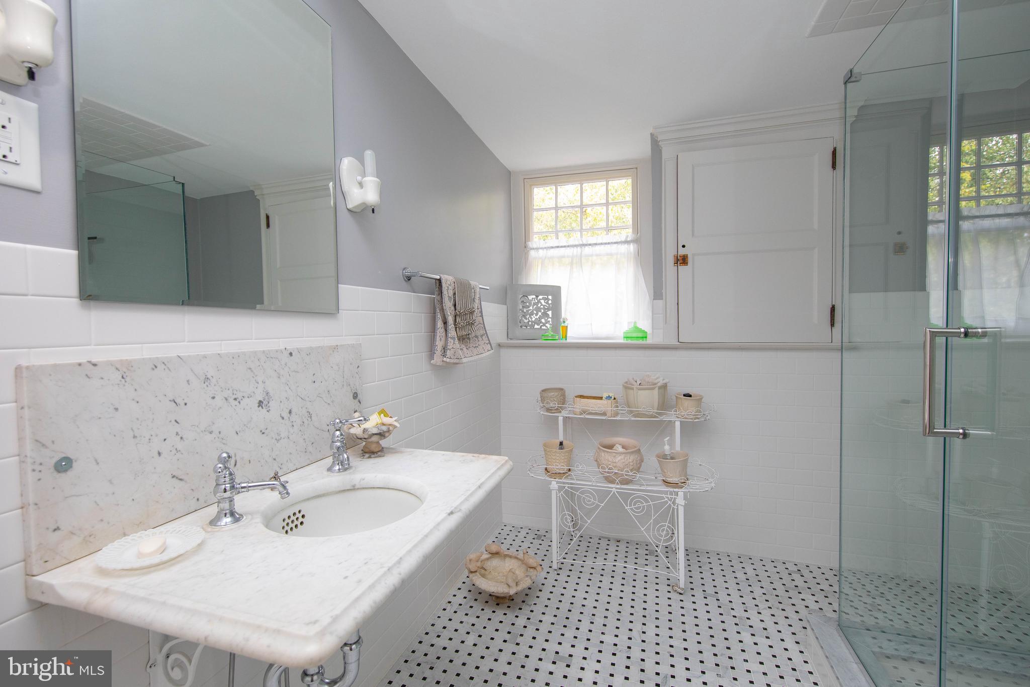 CHESTNUT HILL - Residential