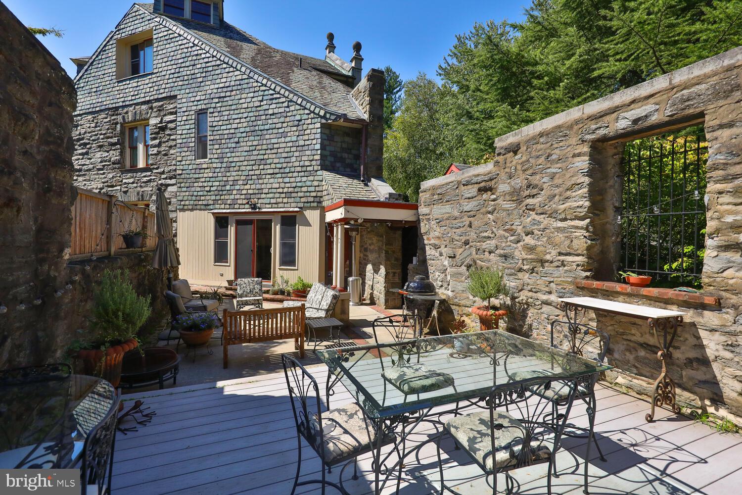 CHESTNUT HILL - Residential