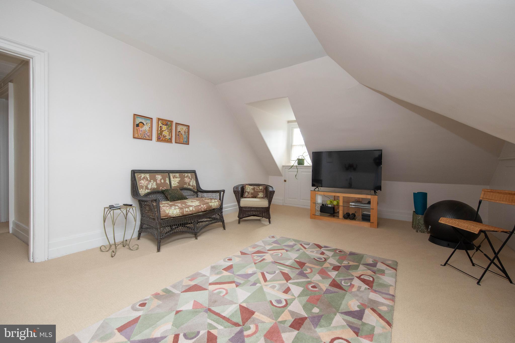 CHESTNUT HILL - Residential