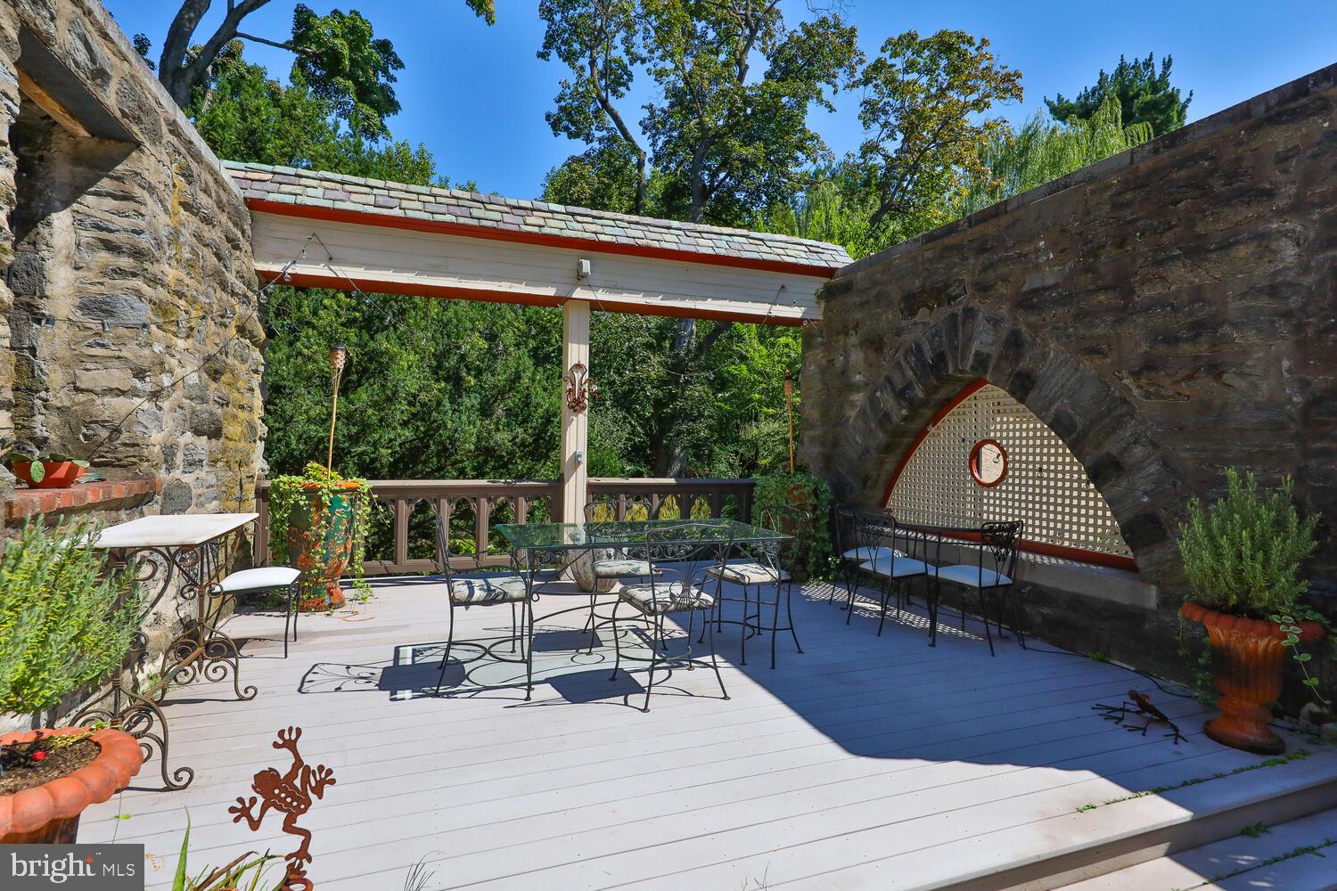 CHESTNUT HILL - Residential