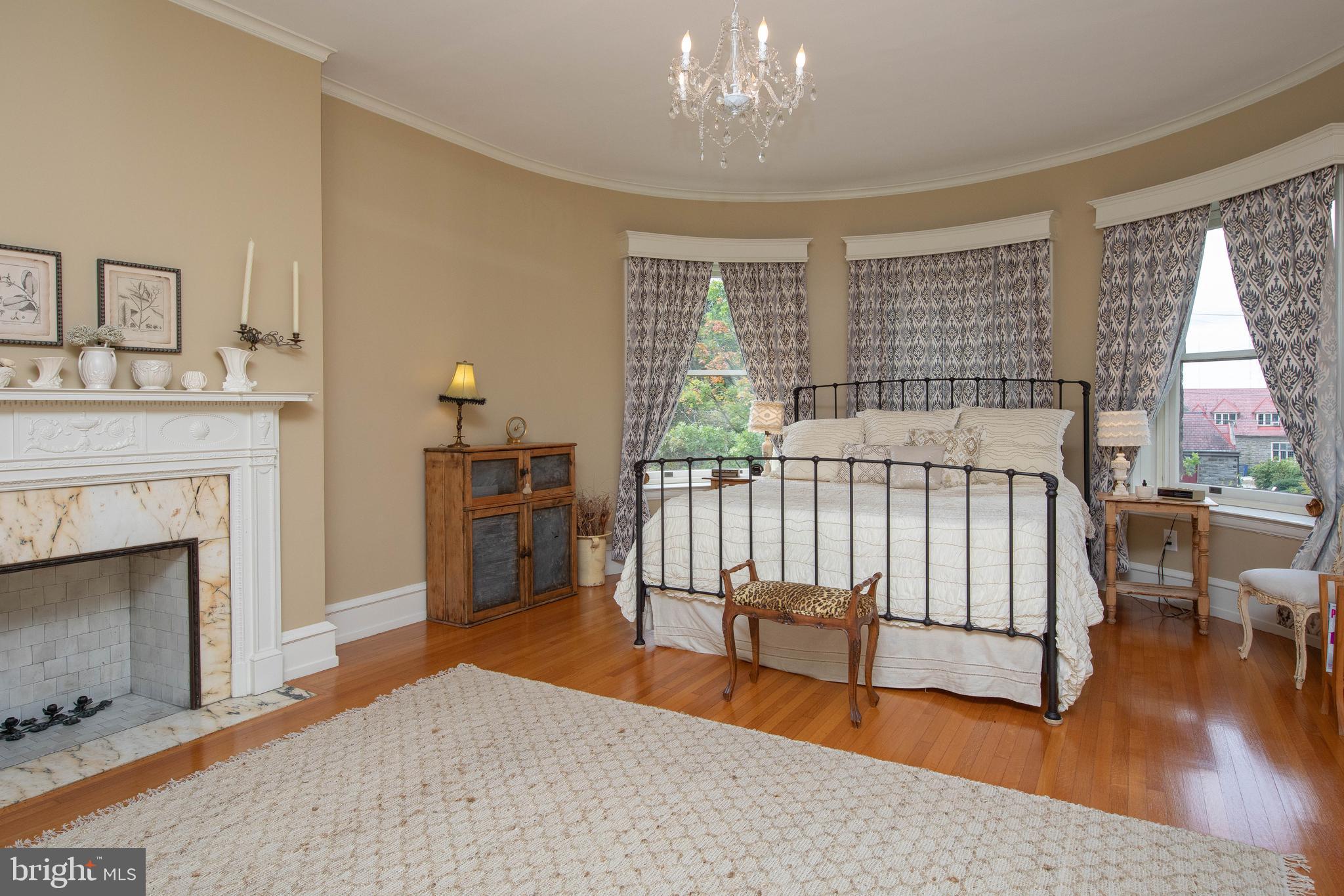 CHESTNUT HILL - Residential