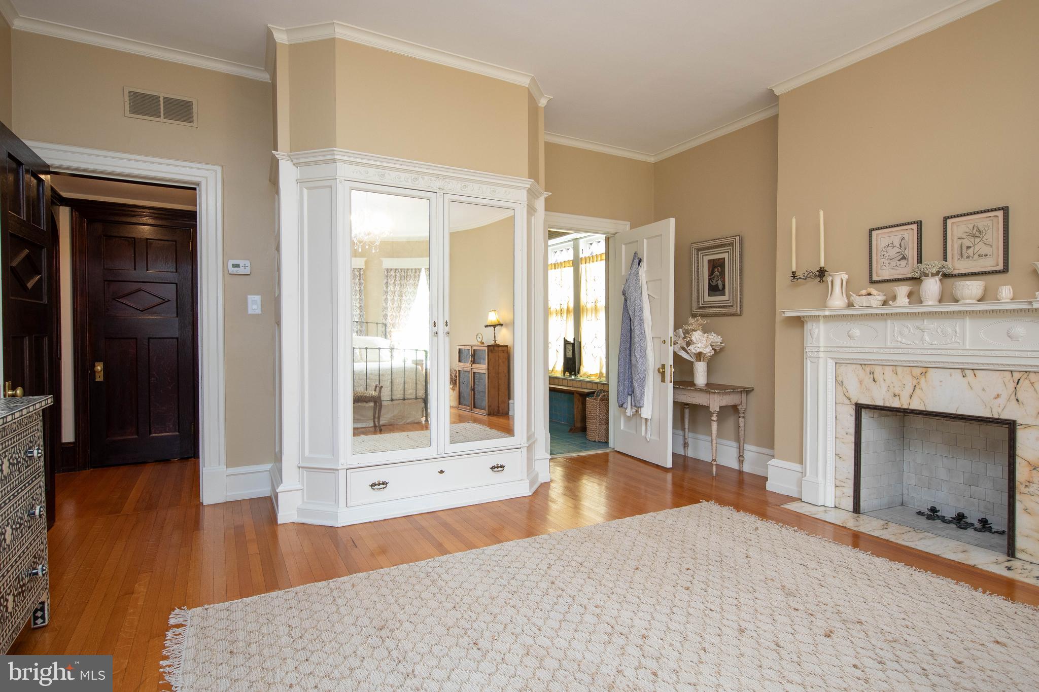 CHESTNUT HILL - Residential