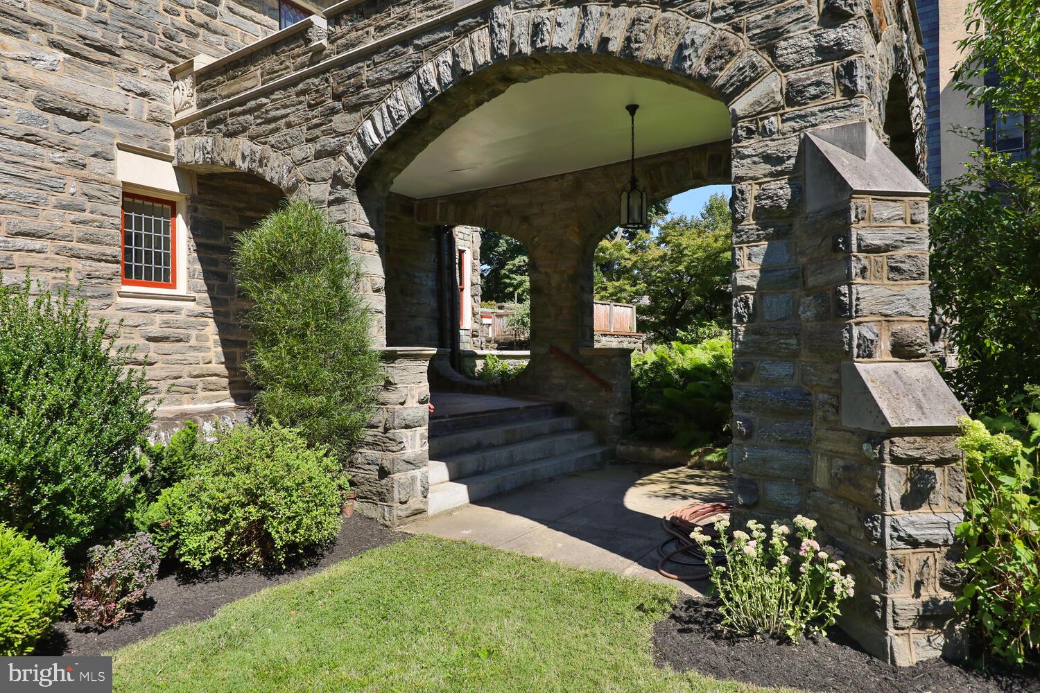 CHESTNUT HILL - Residential