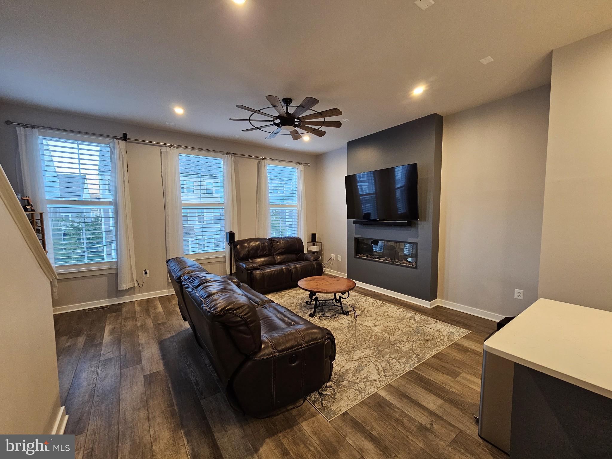 WOODS OVERLOOK AT POTOMAC SHORES - Residential Lease