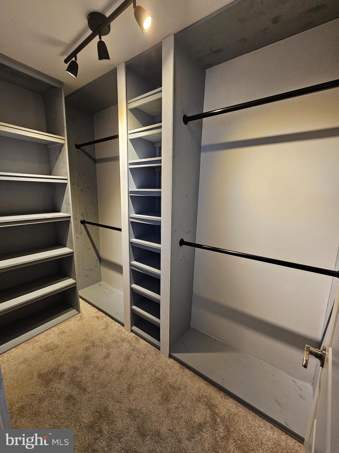 WOODS OVERLOOK AT POTOMAC SHORES - Residential Lease