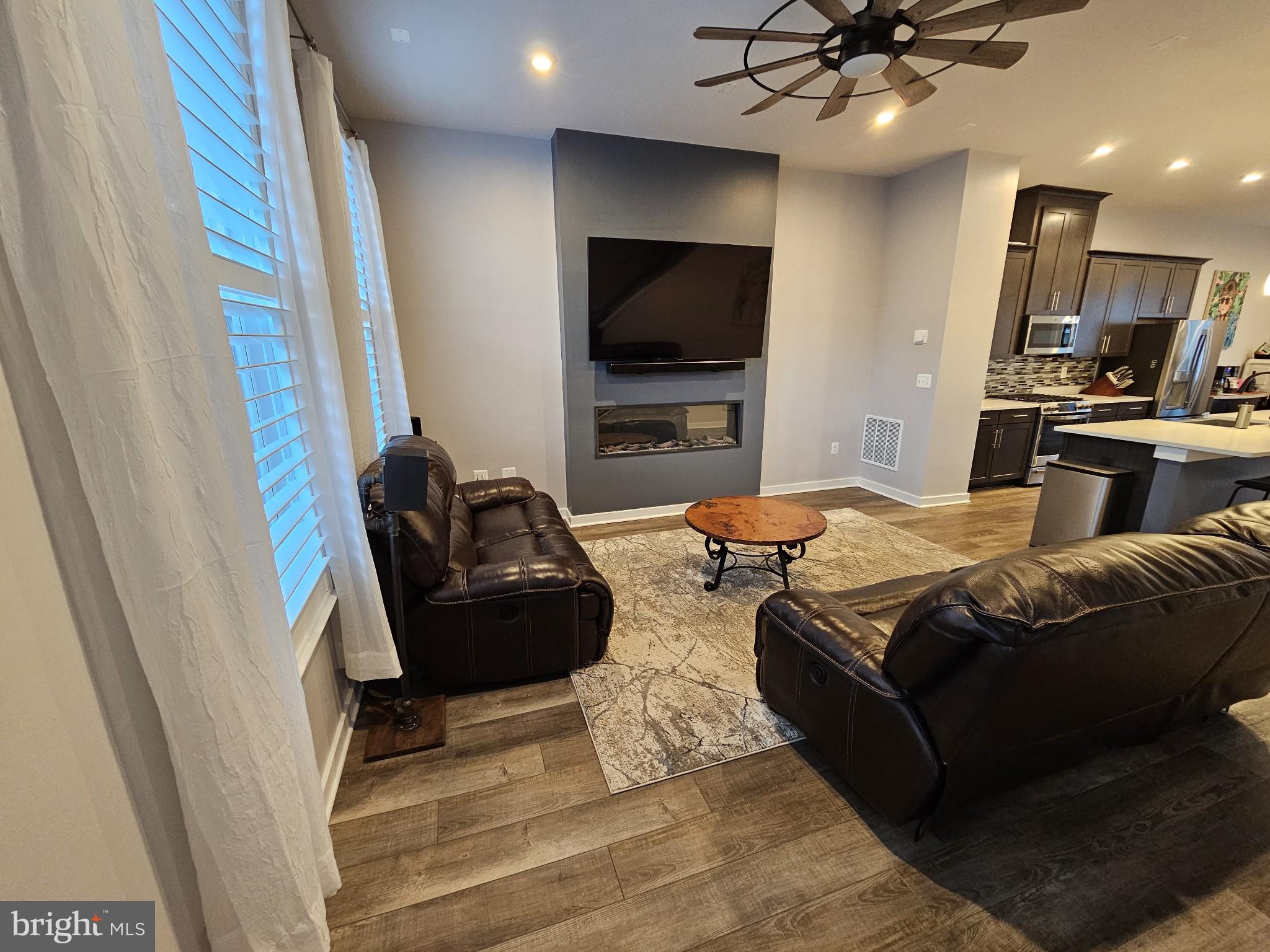 WOODS OVERLOOK AT POTOMAC SHORES - Residential Lease