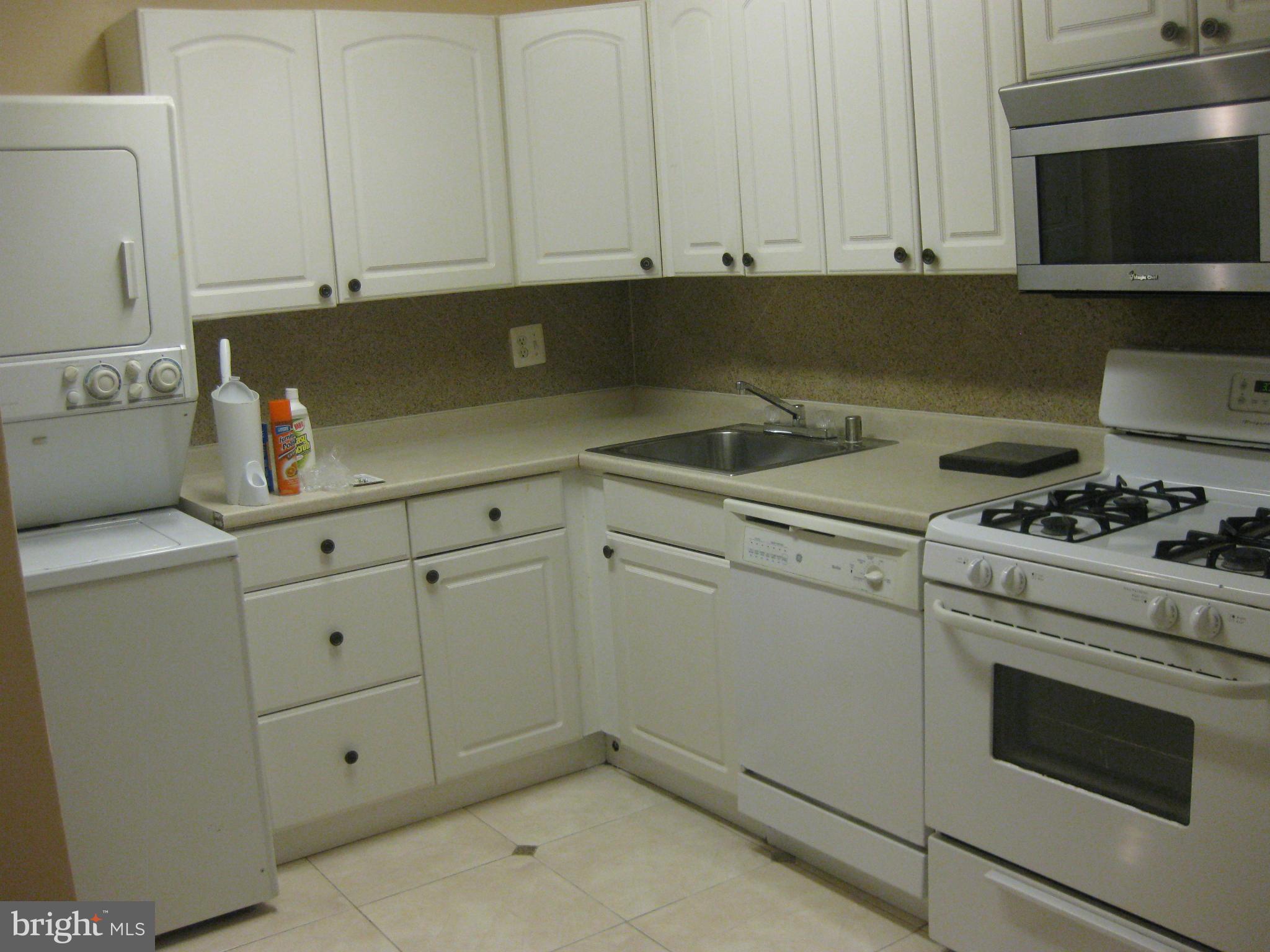 MONTCLAIR MANOR - Residential Lease