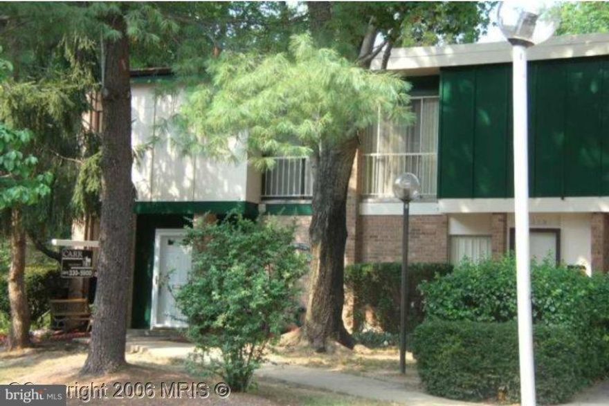 UPDATED END,TOWNHOME SHINES. CERAMIC TILE FLOORS IN KITCHEN, BATHROOMS, AND FOYER. GRANITE BACKSPLASH IN KITCHEN. NICELY LANDSCAPED FRONT AND BACKYARD. CONDO FEE INCLUDES ALL UTILITES EXCEPT ELECTRIC. PLEASE CALL 1ST CONTACT TO SET UP A TIME TO SHOW.CONVENIENT LOCATION CLOSE TO WHEATON METRO AND ONE BLOCK TO PUBLIC TRANSPORTATION. NEW CARPET,NEW PAINT,DON T MISS THIS ONE