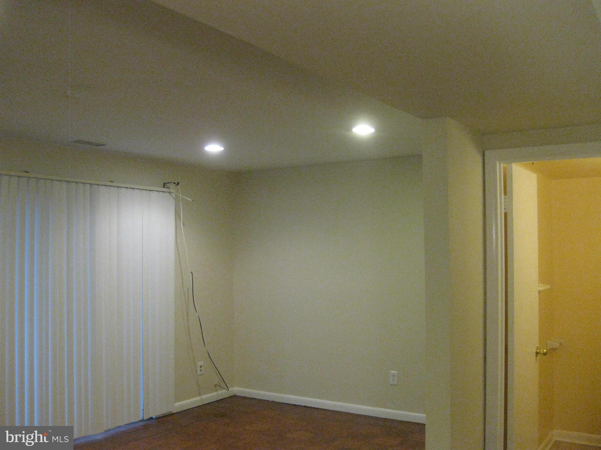 MONTCLAIR MANOR - Residential Lease