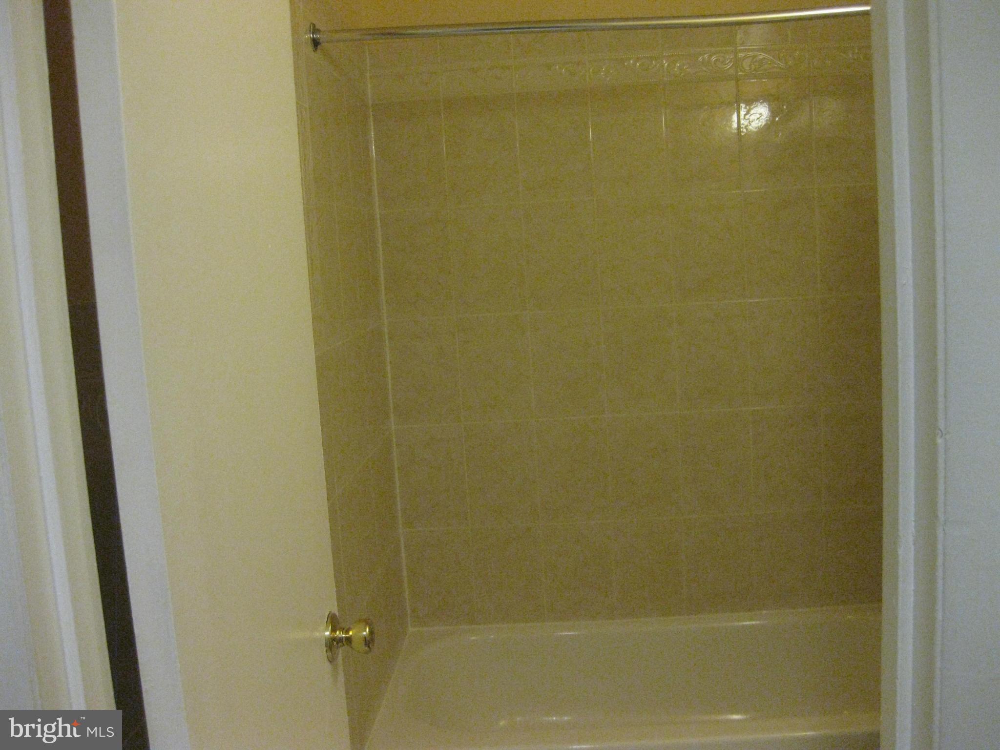 MONTCLAIR MANOR - Residential Lease