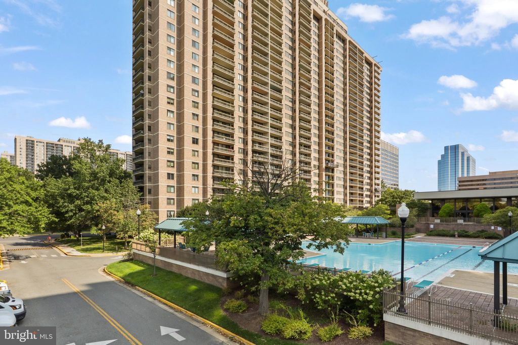 Photo of 5501 Seminary Road #114S, FALLS CHURCH, VA 22041 (MLS # VAFX2276420)