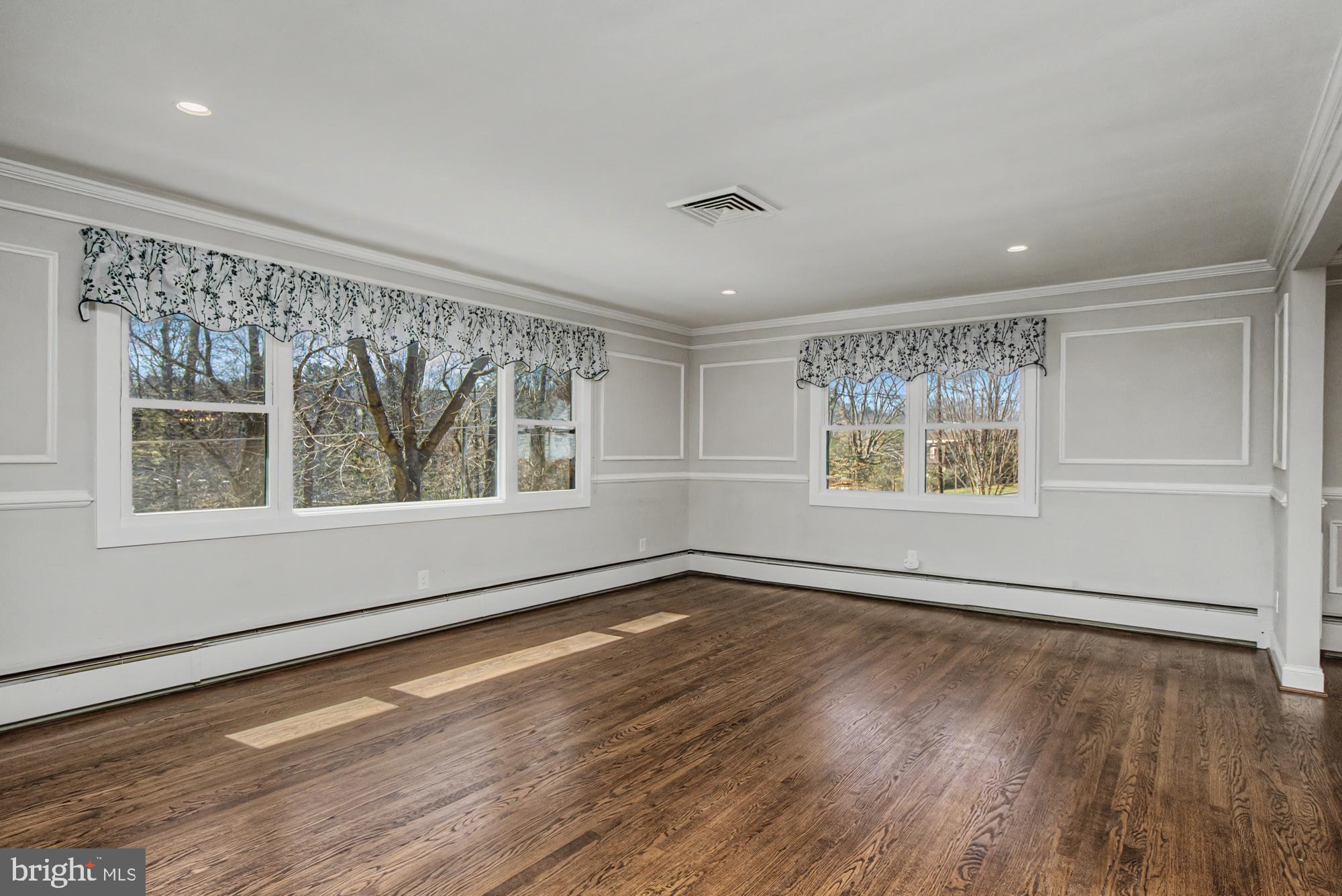 SOUTHLAND HILLS - Residential