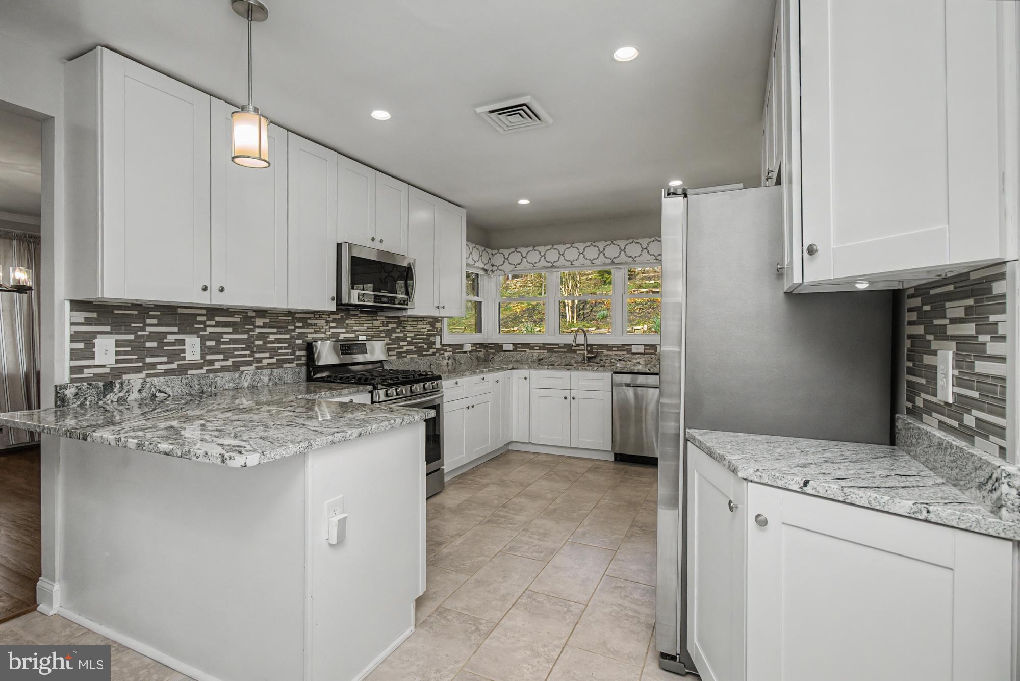 SOUTHLAND HILLS - Residential