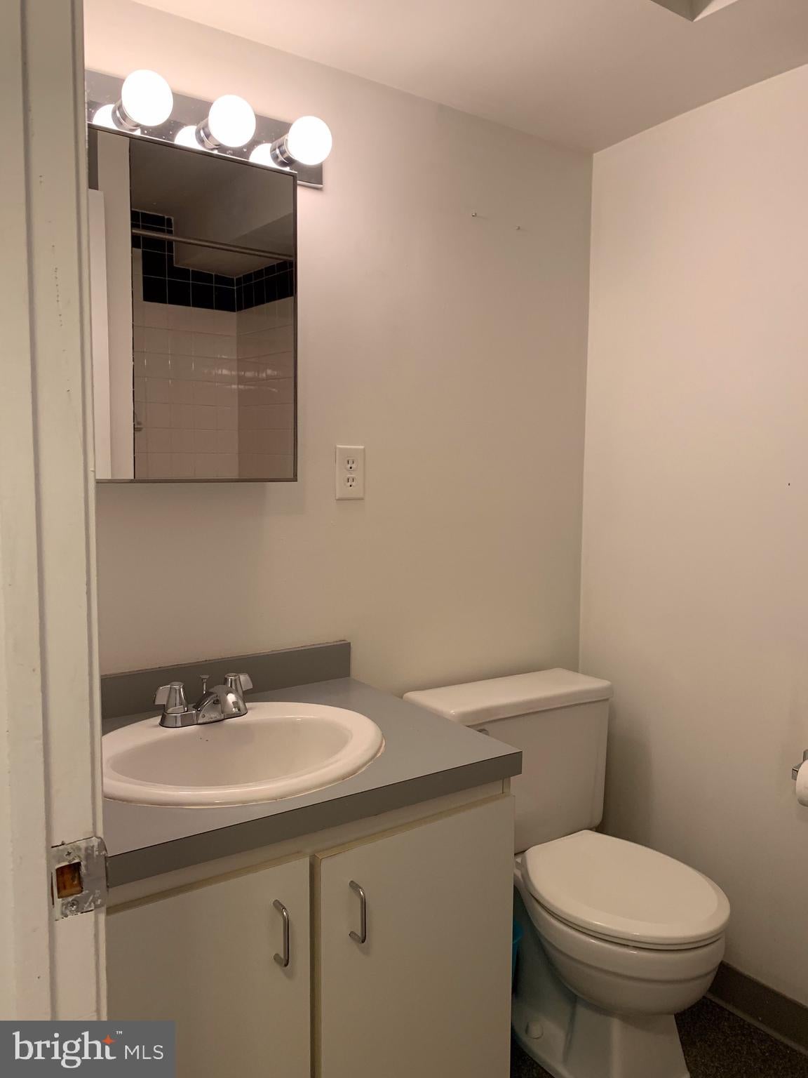 1211 LOCUST STREET 3F