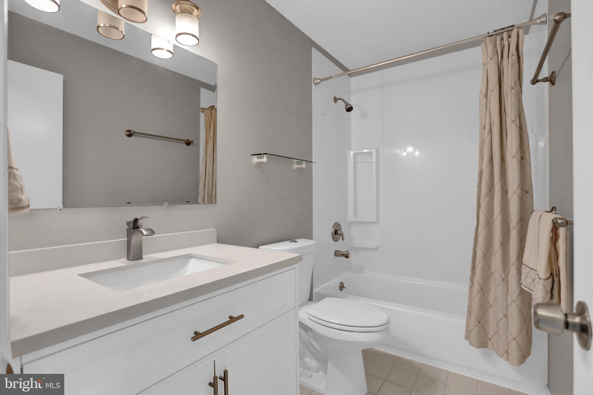 HARFORD SQUARE - Residential