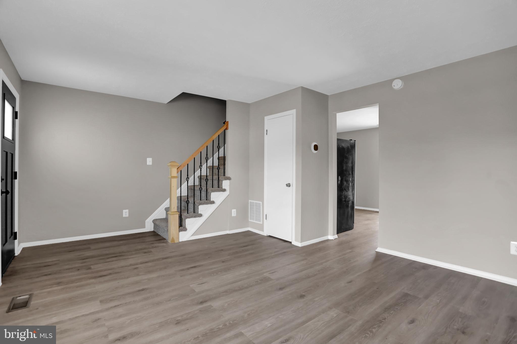 HARFORD SQUARE - Residential