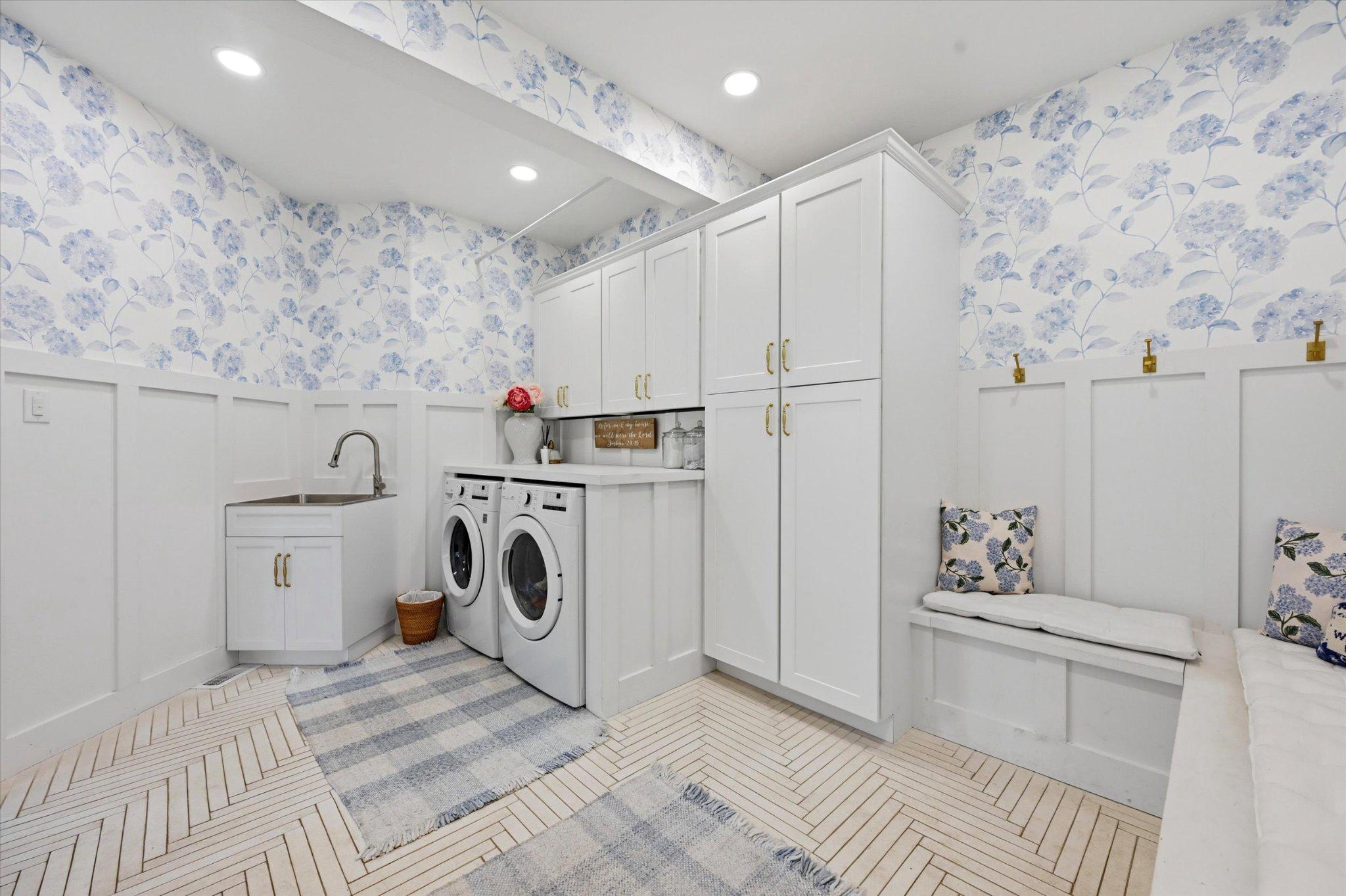 AUBURN HILLS - Residential