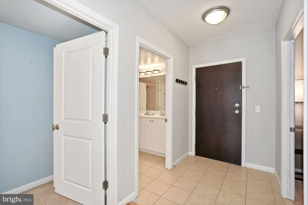 Photo of 851 N Glebe Road #1809, ARLINGTON, VA 22203 (MLS # VAAR2065420)