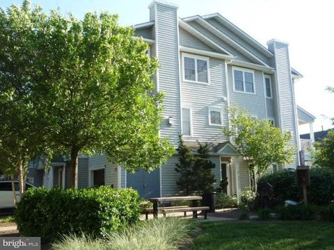 Photo of 4542 Superior Square, FAIRFAX, VA 22033 (MLS # VAFX2313172)