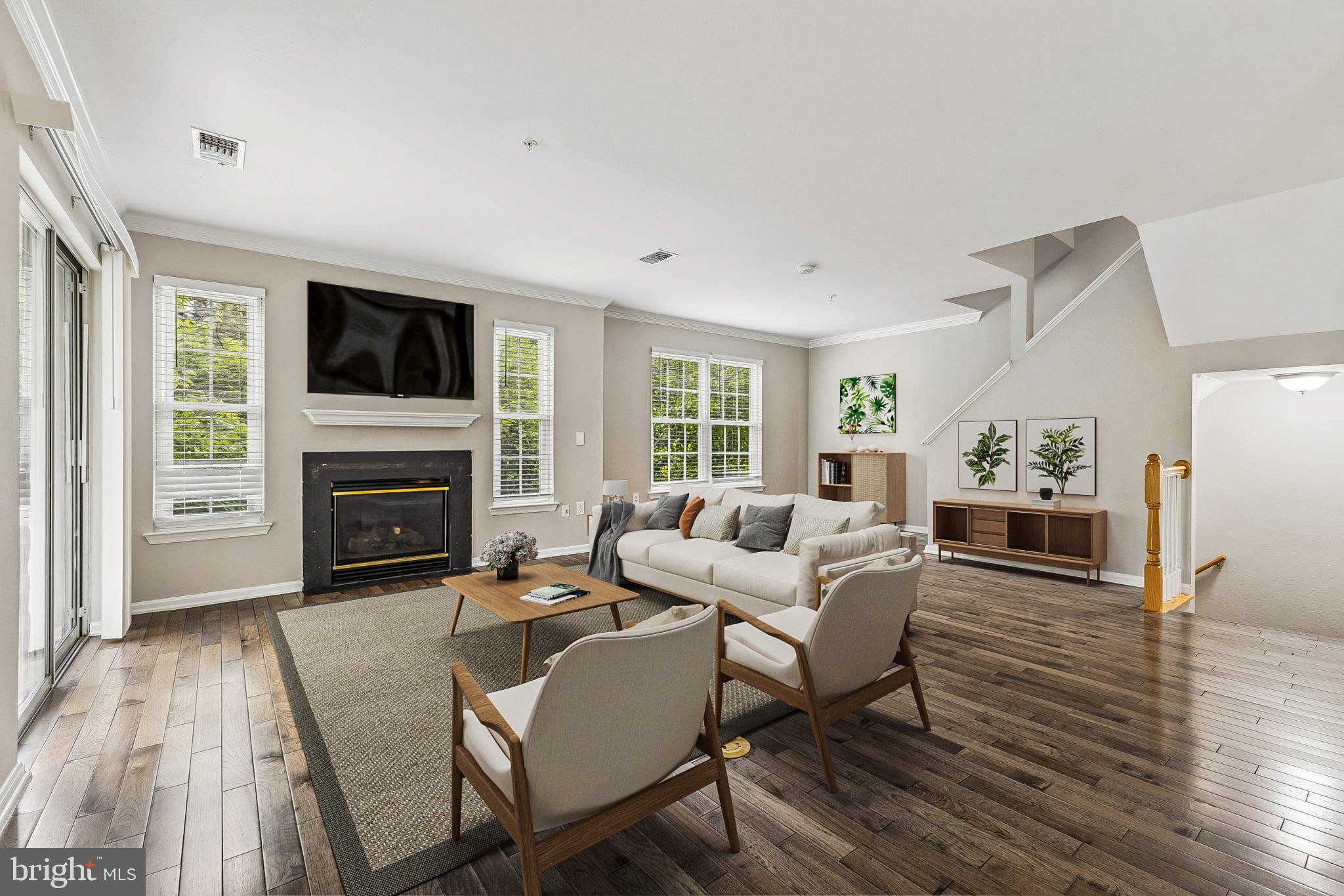 4542 SUPERIOR SQUARE