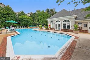 4542 SUPERIOR SQUARE
