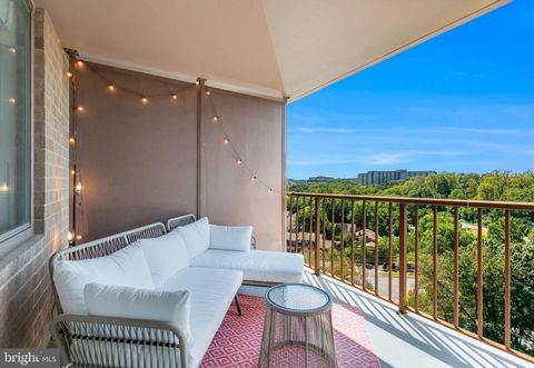 Photo of 10101 Grosvenor Place #1519, ROCKVILLE, MD 20852 (MLS # MDMC2198862)