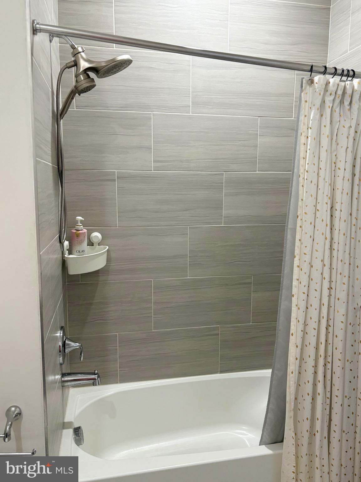 LOCHIEL FARM - Residential Lease