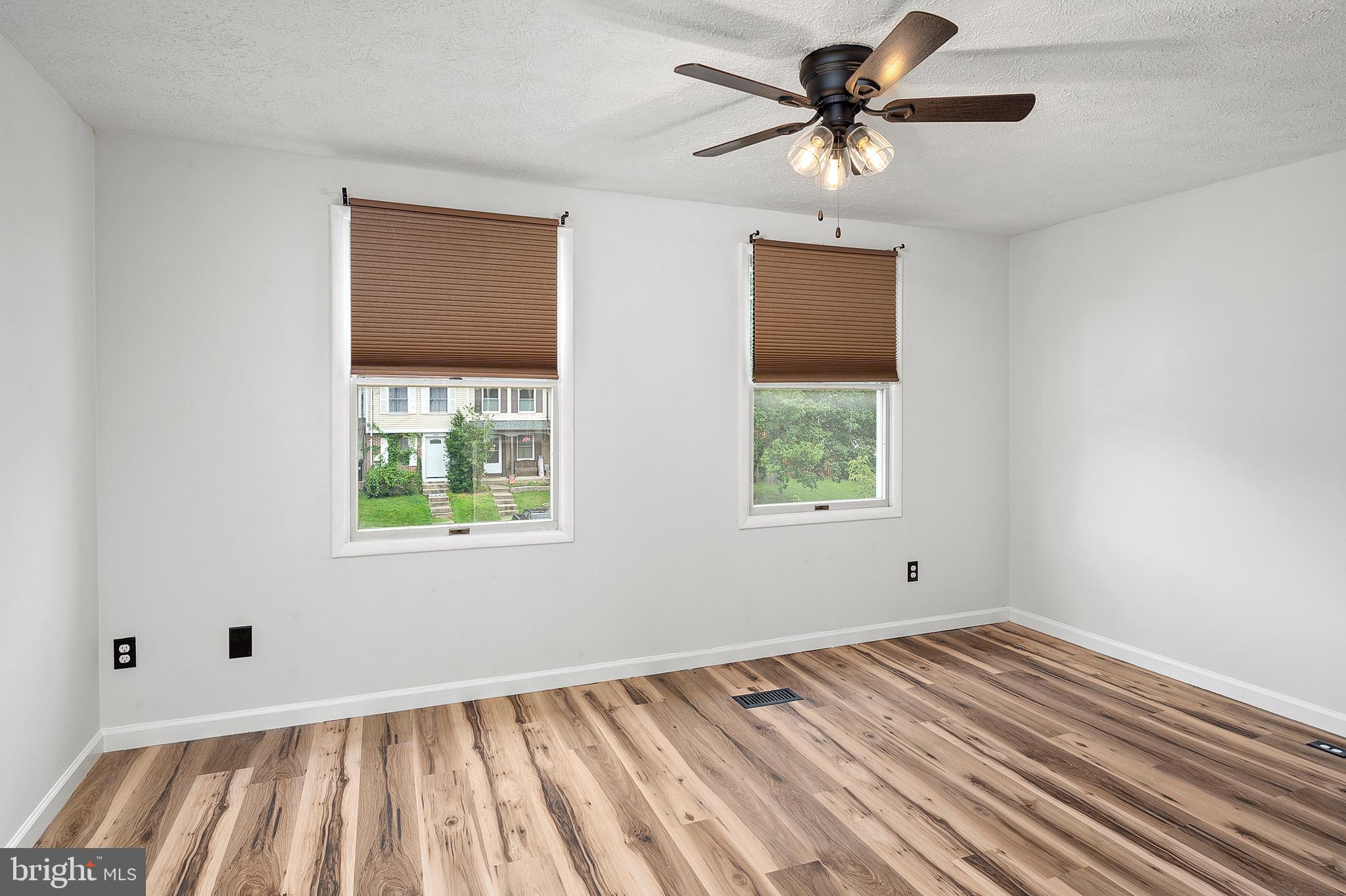 HARMANS WOODS - Residential