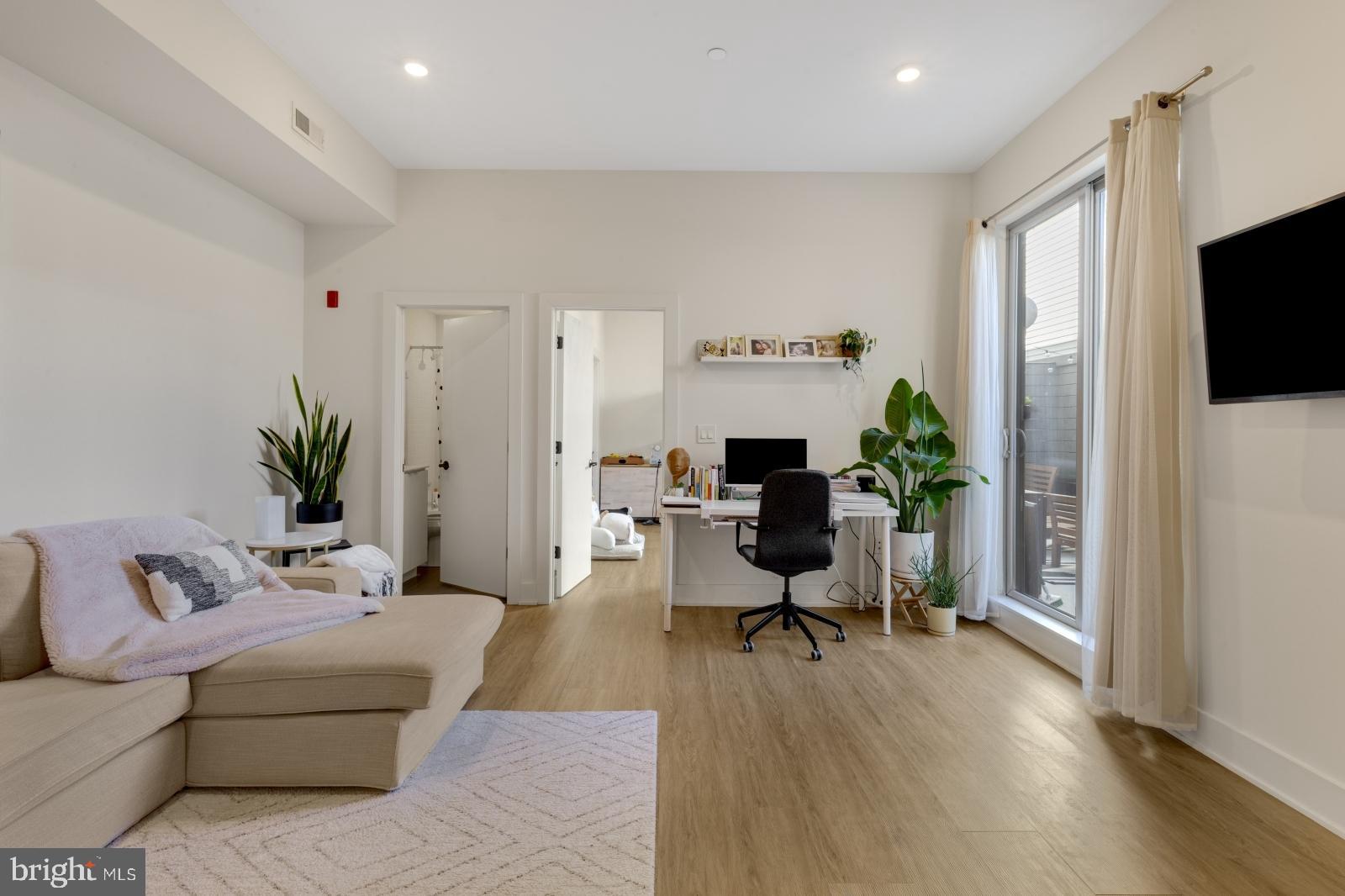 EAST PASSYUNK CROSSING - Residential Lease