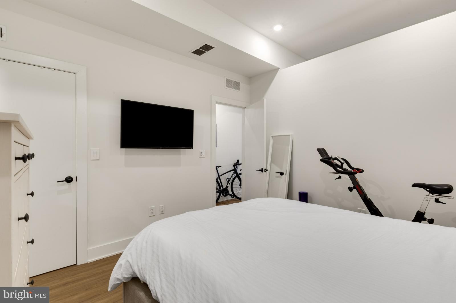 EAST PASSYUNK CROSSING - Residential Lease