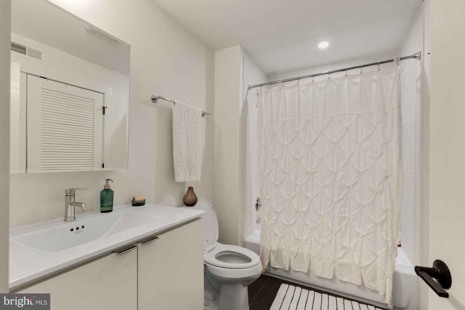 EAST PASSYUNK CROSSING - Residential Lease