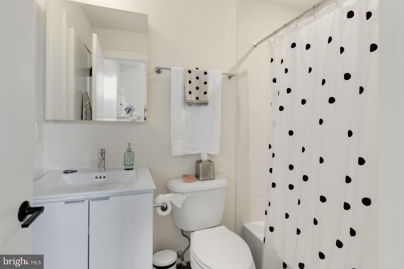 EAST PASSYUNK CROSSING - Residential Lease