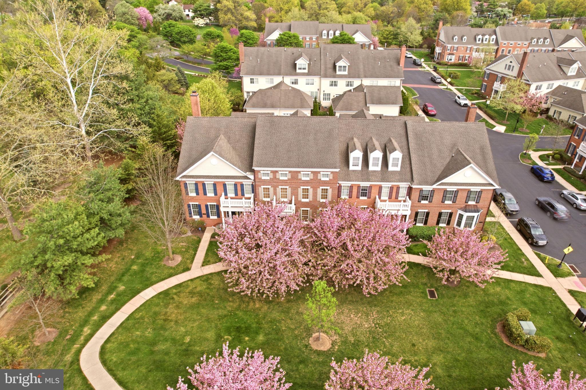 NEWTOWN WALK - Residential