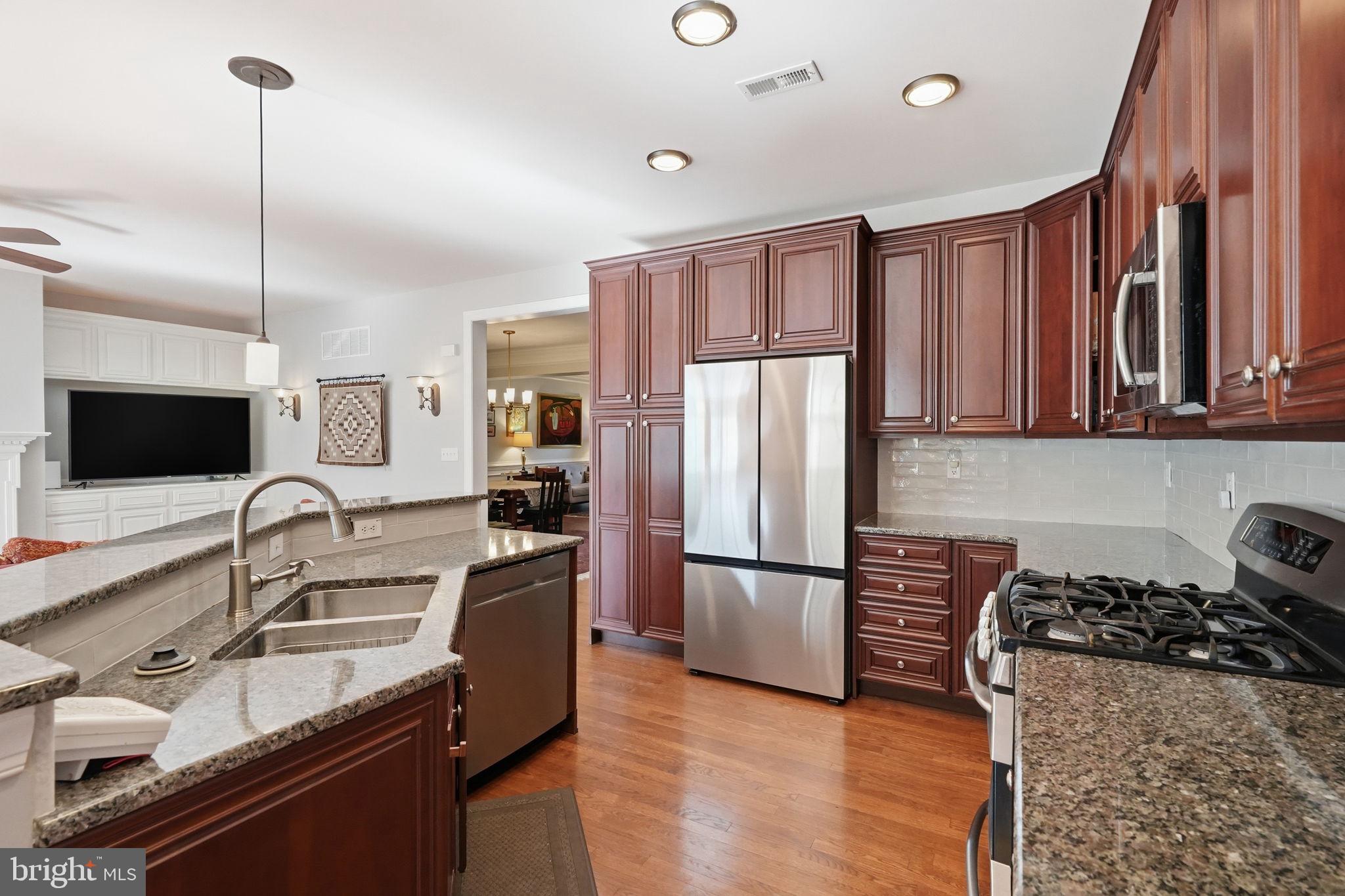 NEWTOWN WALK - Residential