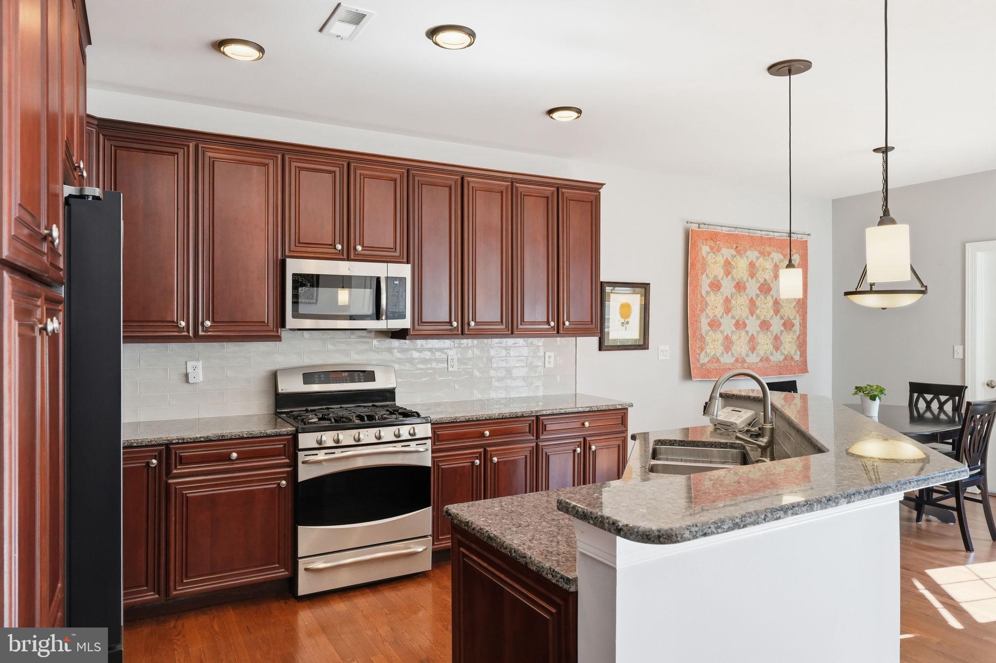 NEWTOWN WALK - Residential