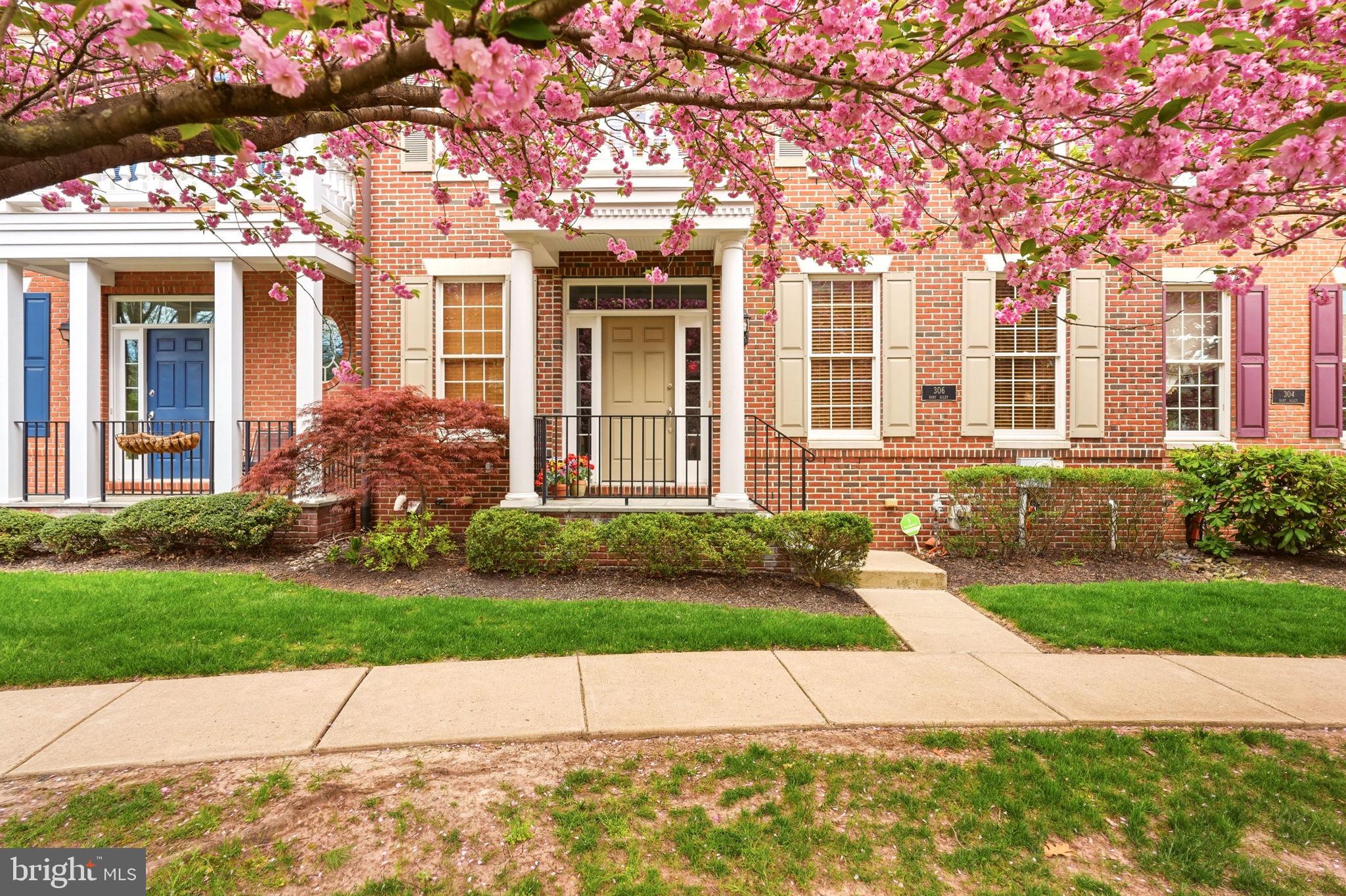 NEWTOWN WALK - Residential