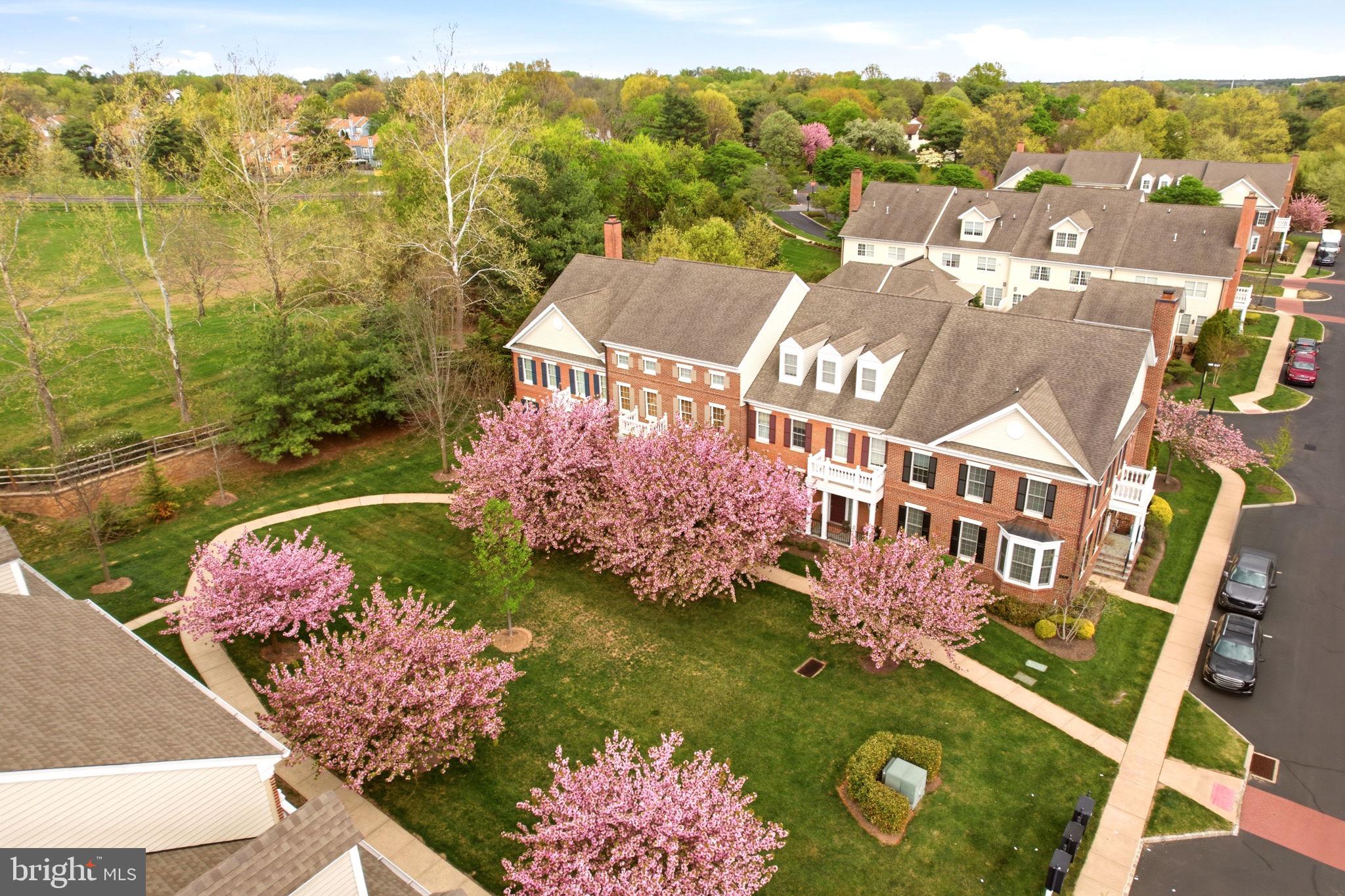 NEWTOWN WALK - Residential