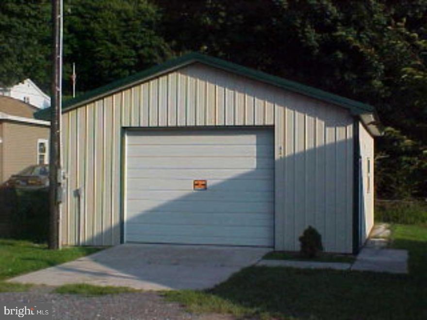 24x30 pole building with heat, water, sewer and gas available.  Extra shed on property. Mailing Address Continued: PottsvilleBuilding Desc: Pole BuildingGross Manufacturing Sqft: 0Gross Office Sqft: 0Gross Warehouse Sqft: 0Municipal Inspection Required: NOverhead Doors: 1Sprinkler: No