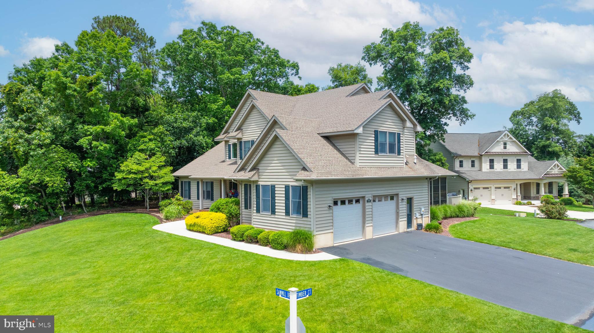 BAY COLONY - Residential