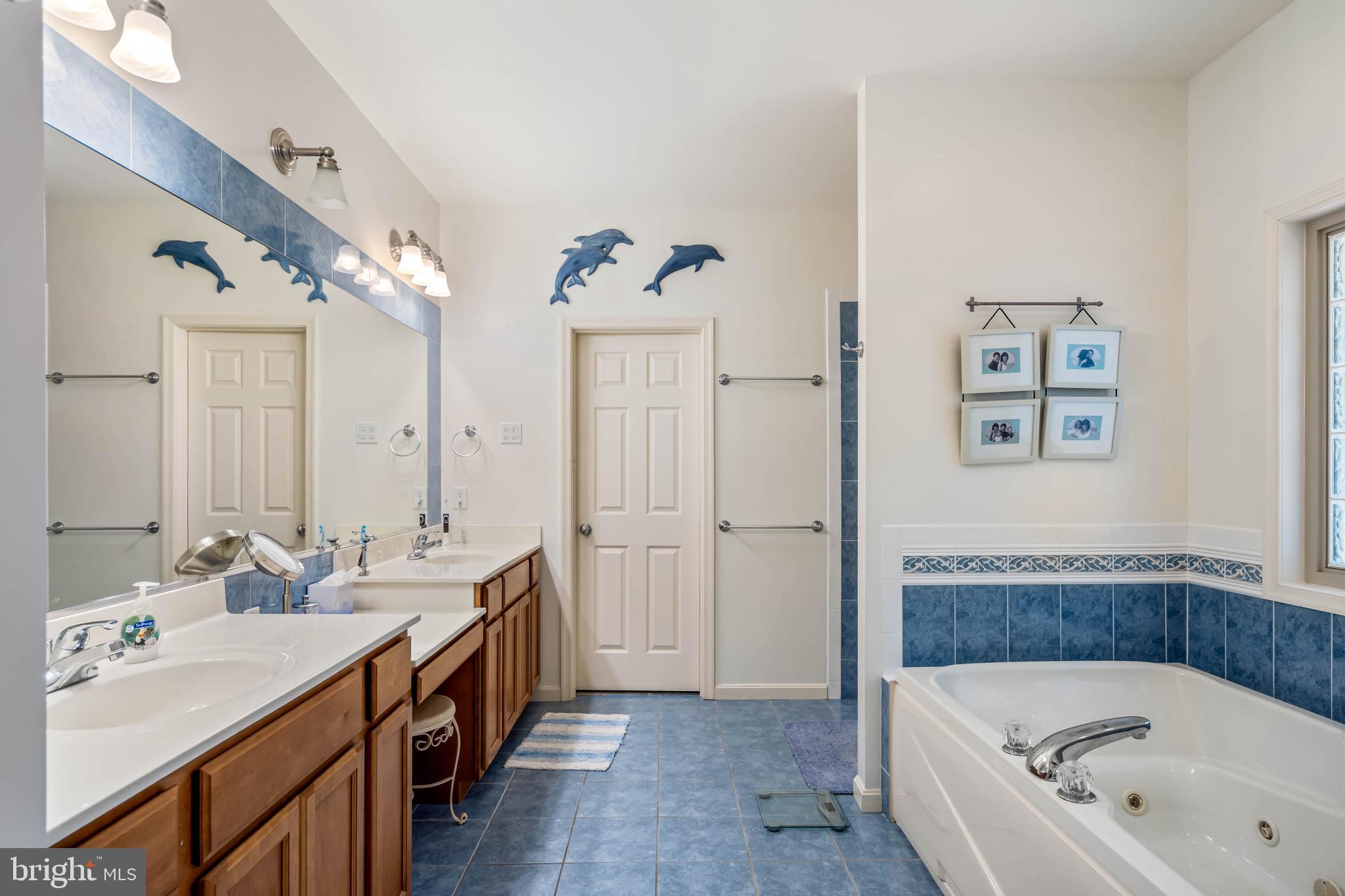 BAY COLONY - Residential