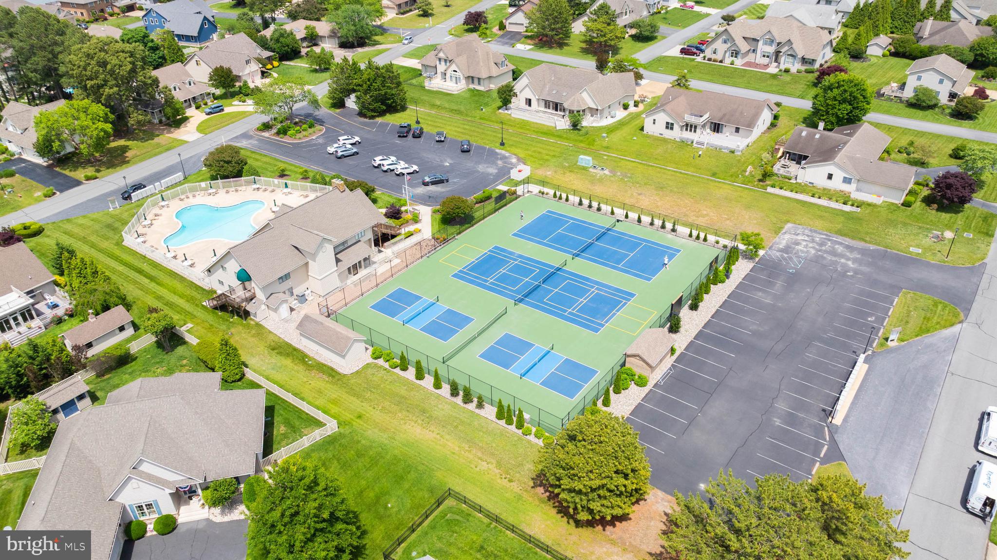 BAY COLONY - Residential