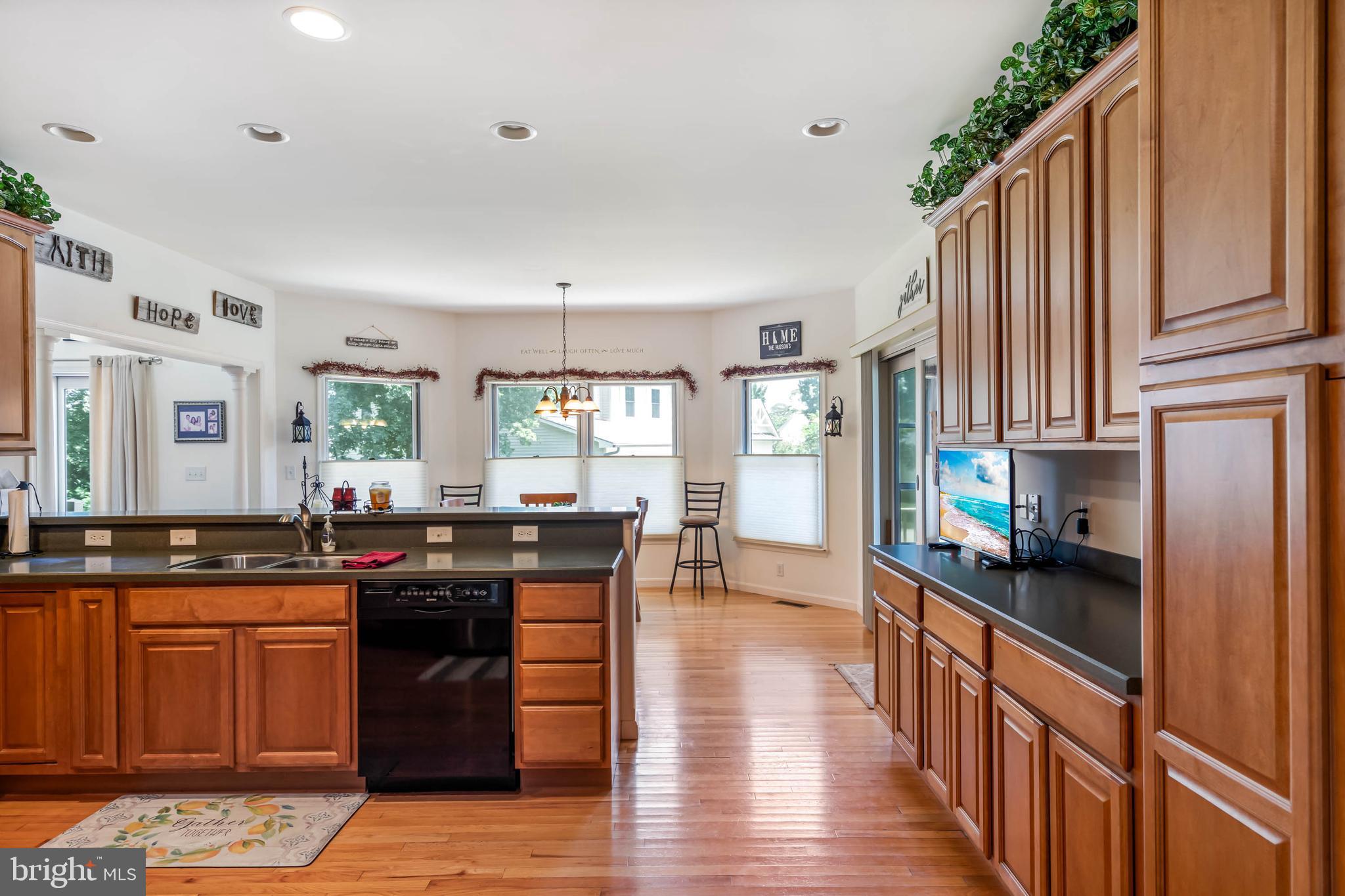 BAY COLONY - Residential