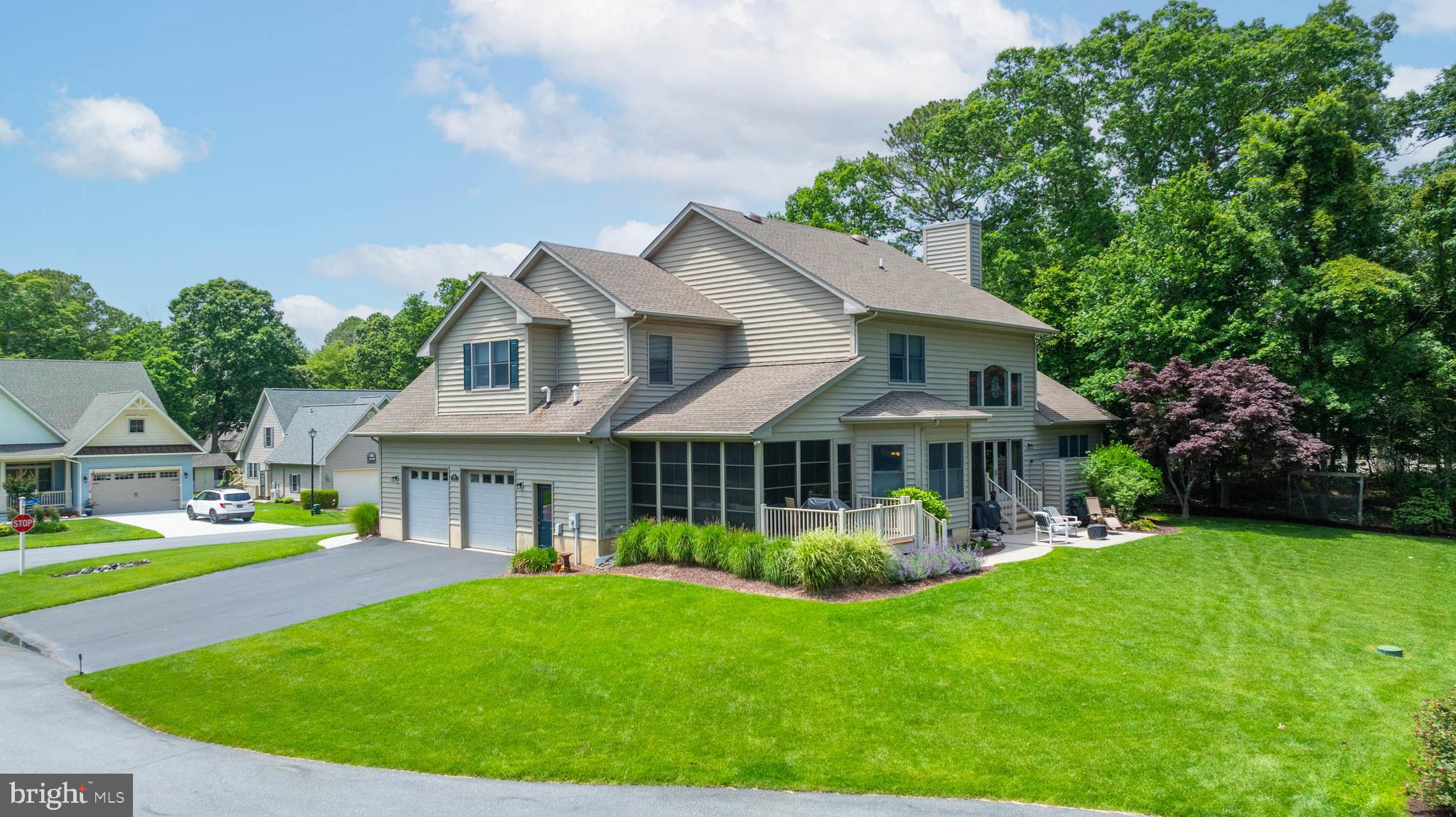 BAY COLONY - Residential