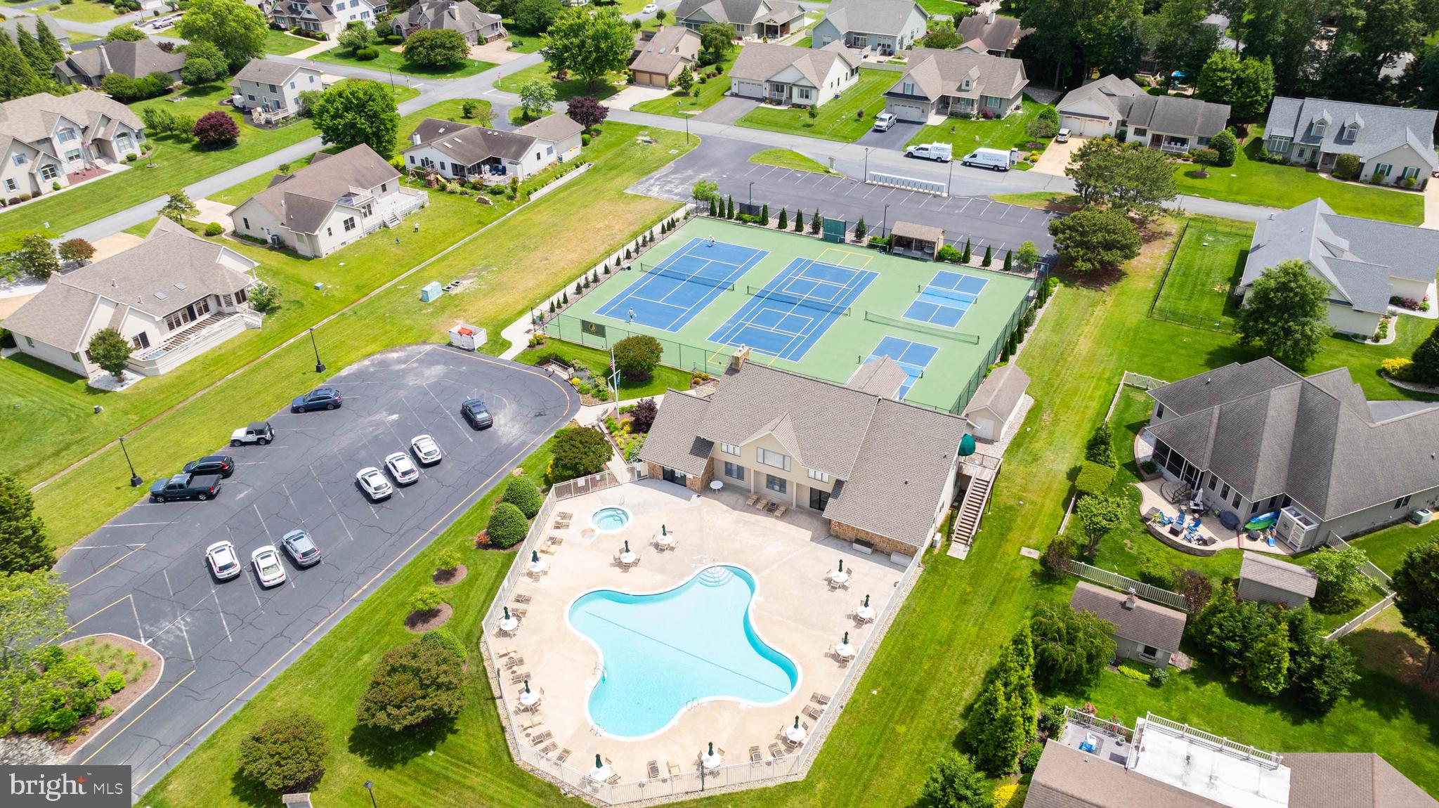 BAY COLONY - Residential