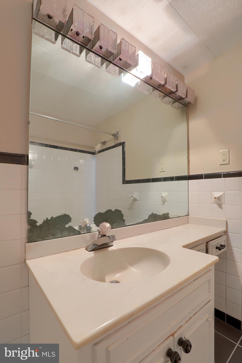 CHESTNUT HILL - Residential Income