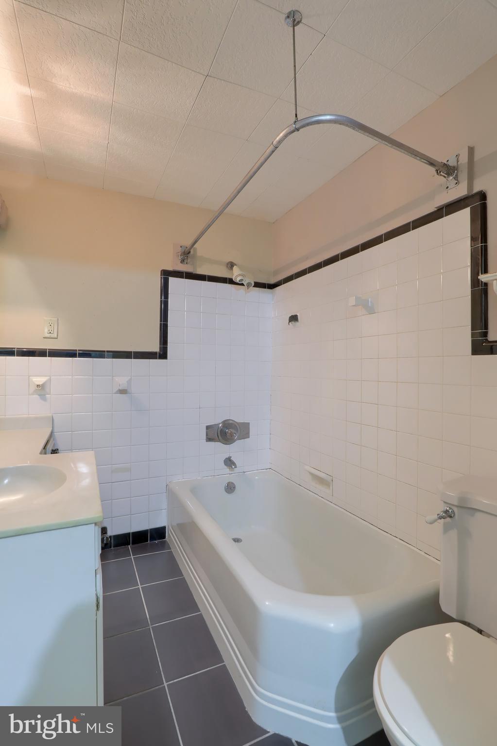 CHESTNUT HILL - Residential Income