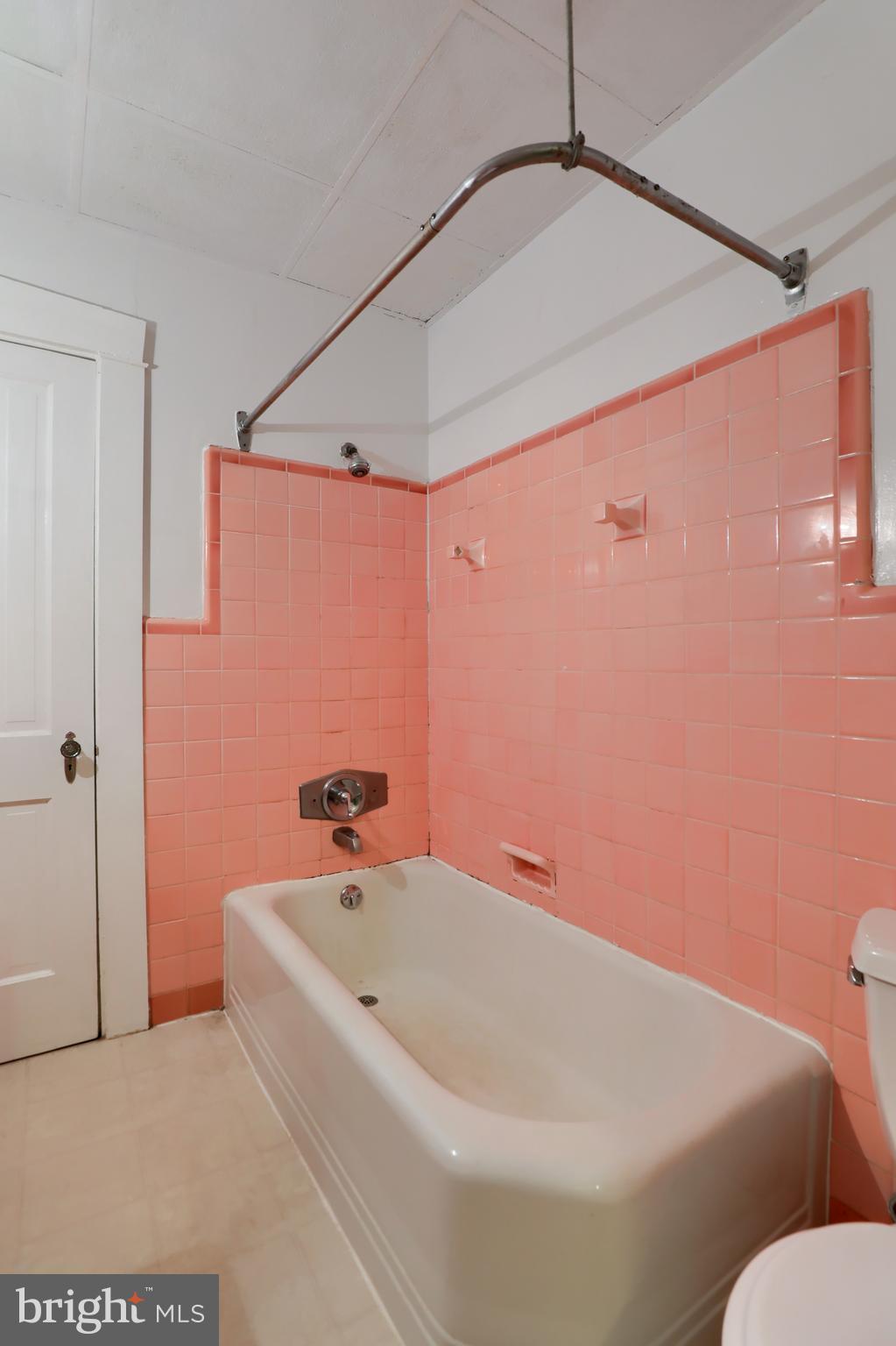 CHESTNUT HILL - Residential Income