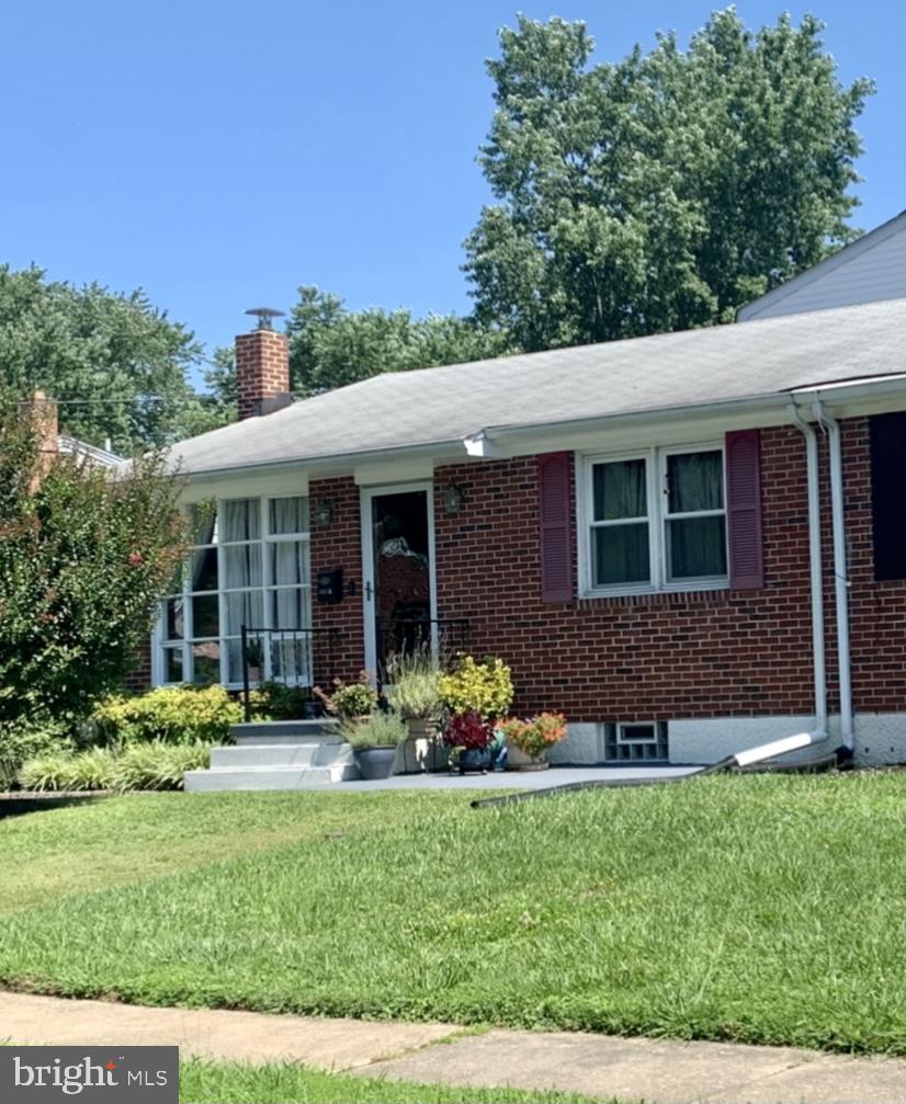 LEWIS MANOR - Residential